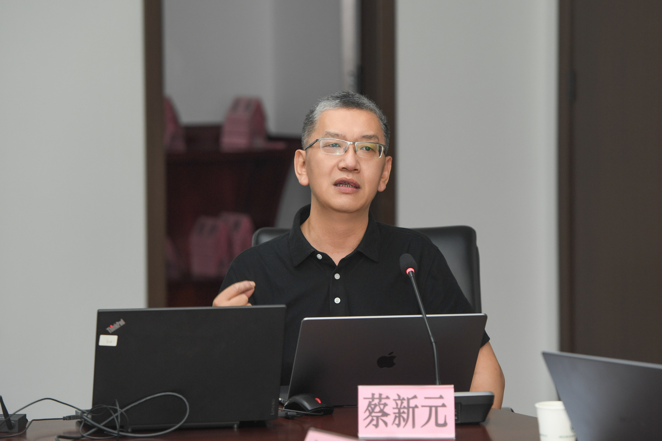 華中科技大學(xué)建筑與城市規(guī)劃學(xué)院副院長、光影交互服務(wù)技術(shù)文旅部重點實驗室主任  蔡新元.jpg