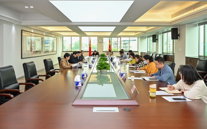 召開青年干部座談會 召開青年干部座談會