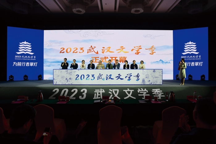 圖2.10月26日文學(xué)季開(kāi)幕式 圖2.10月26日文學(xué)季開(kāi)幕式