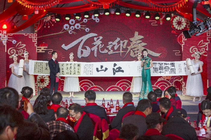 圖3.1月13日“百花迎春”新春大聯(lián)歡晚會(huì) 圖3.1月13日“百花迎春”新春大聯(lián)歡晚會(huì)