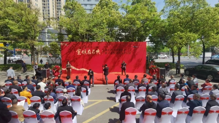 4月9日，“黨旗在召喚——湖北省書協(xié)新文藝群體書法作品展”在仙桃開幕