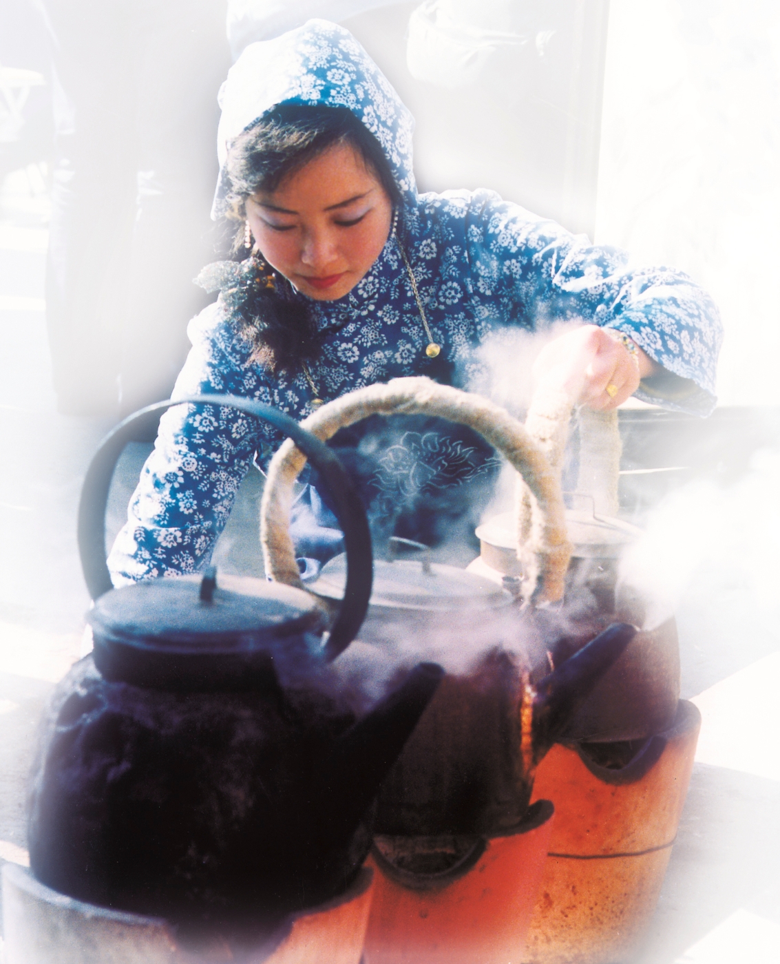 008《茶女》 獲第20屆全國(guó)攝影藝術(shù)展優(yōu)秀獎(jiǎng) 008《茶女》 獲第20屆全國(guó)攝影藝術(shù)展優(yōu)秀獎(jiǎng)