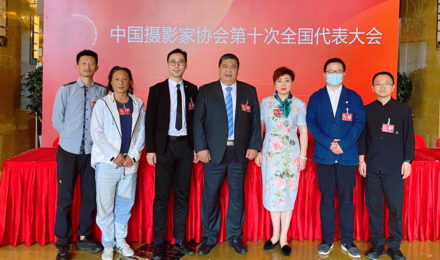 5月9日至10日，中國(guó)攝影家協(xié)會(huì)第十次全國(guó)代表大會(huì)在北京召開，湖北代表團(tuán)共7名代表參會(huì)。