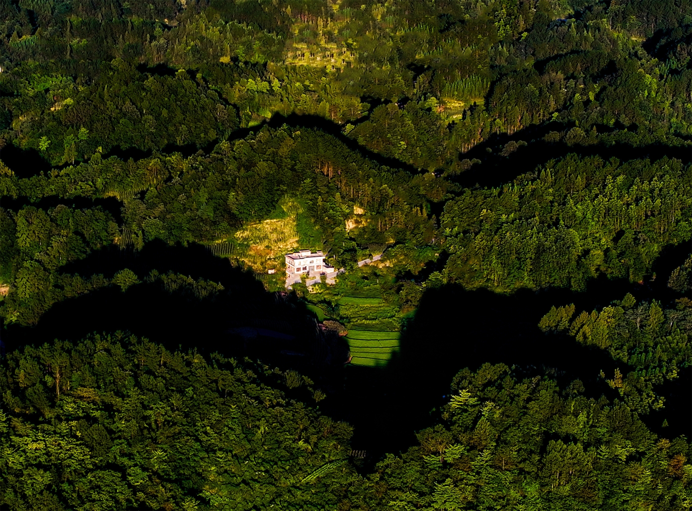 曹宗白《大山深處有人家》