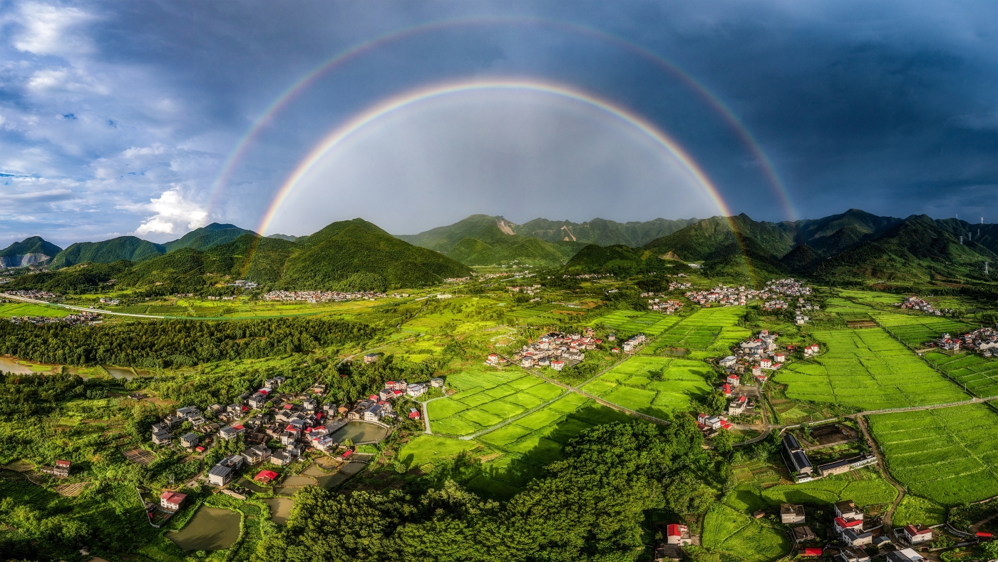 明青松《美麗鄉(xiāng)村●希望的田野》