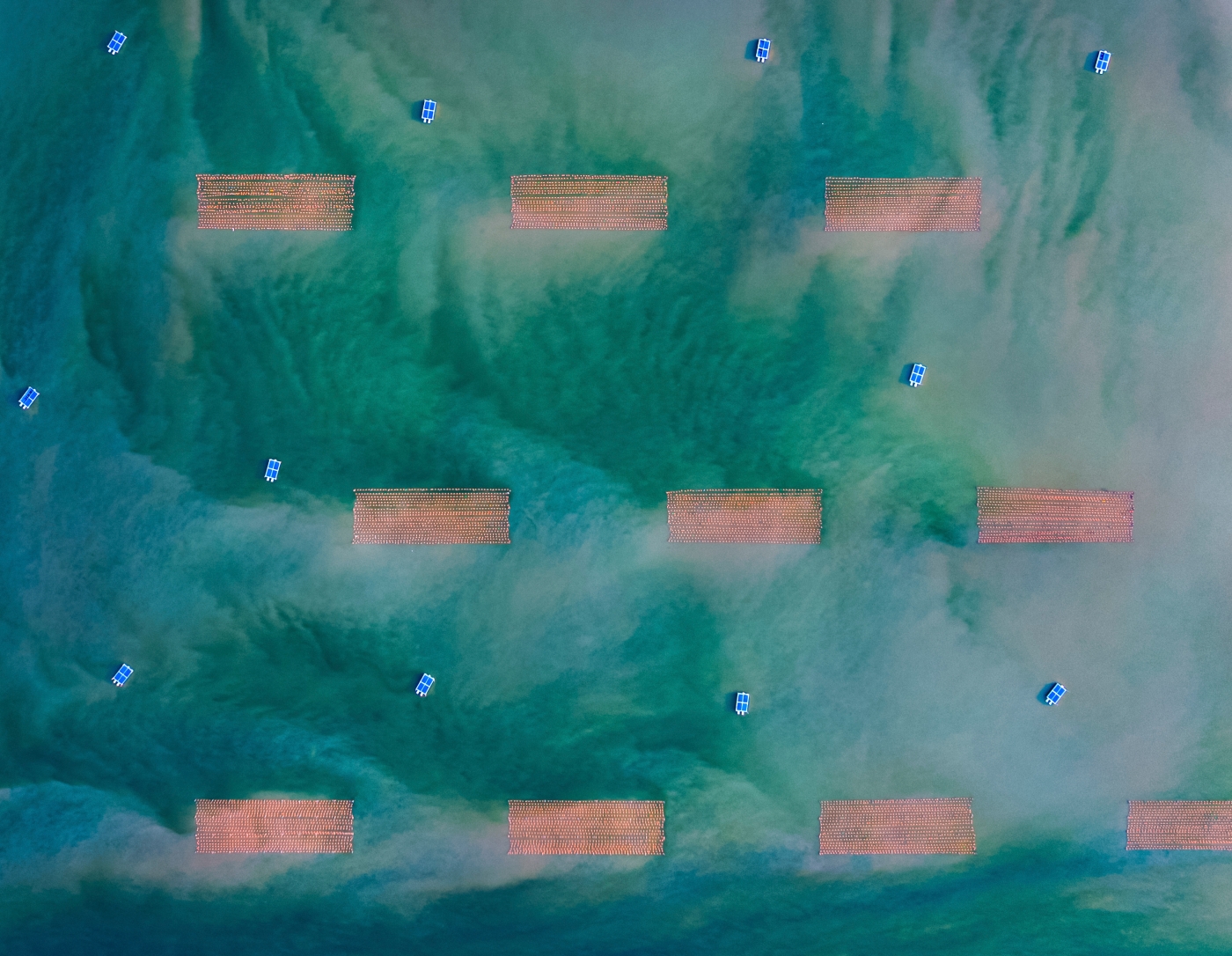 熊煒《三山湖上的科技彩韻》